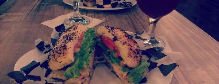 Bagels Cafe & Bistro is one of Rosalbaさんのお気に入りスポット.