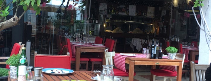 Begonvil Restaurant is one of Lugares favoritos de Eray.