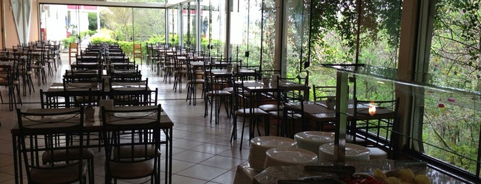 Sal & Pimenta Restaurante is one of Tempat yang Disukai Rodrigo.
