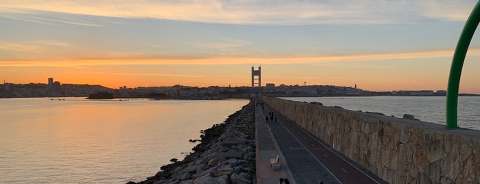 Faro Dique de Abrigo is one of Coruña.