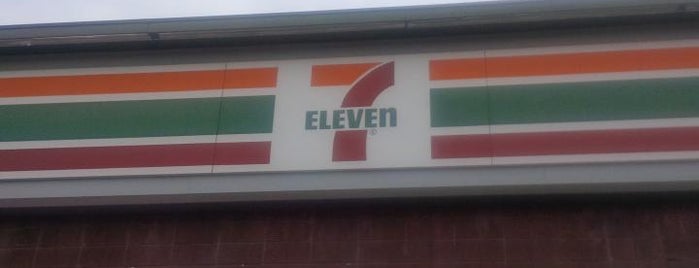7-Eleven is one of Lugares favoritos de Natz.