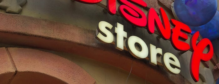 Disney Store is one of Posti che sono piaciuti a Karissa✨.