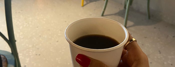 Flow Coffee & Community is one of Queen: сохраненные места.