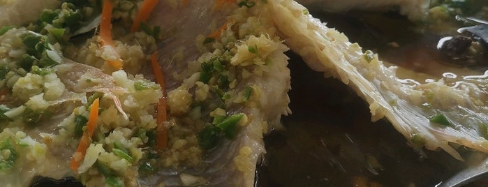 顺福家乡饭店 is one of Food.