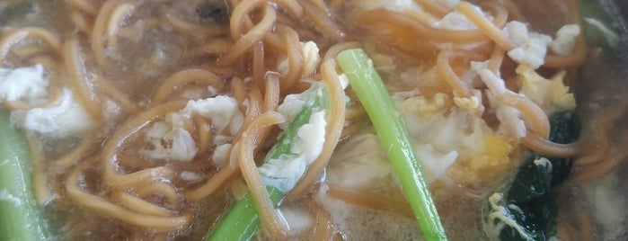 Restoran Fei Long 肥龙鱼头餐饮室 is one of Noodle 面.