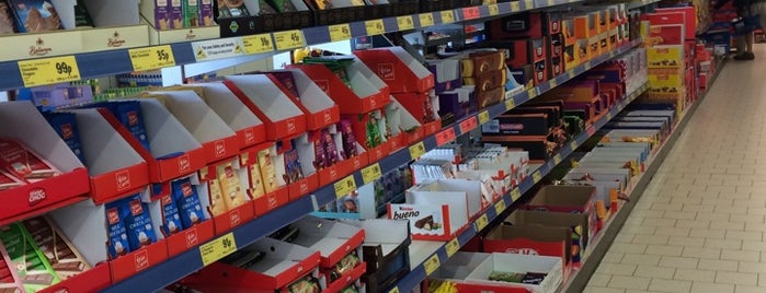 Lidl is one of สถานที่ที่ Christopher R ถูกใจ.