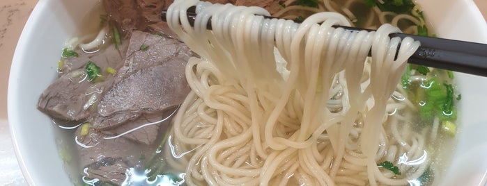 Dun Huang Lou Lanzhou Beef Noodles 敦煌樓兰州牛肉面 is one of Lieux qui ont plu à Y.