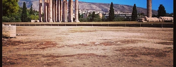 Tempel des Olympischen Zeus is one of Orte, die Peter gefallen.