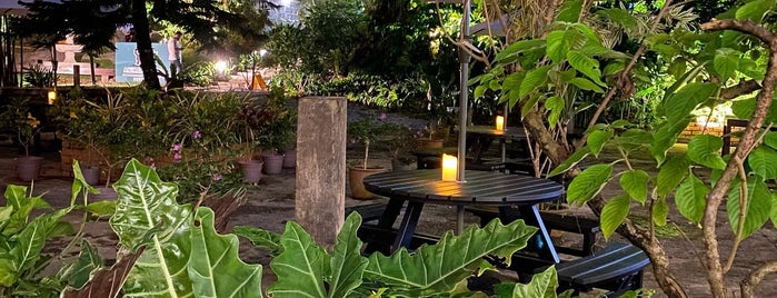 Bvlganvilla Bar & Lounge is one of Kuching.
