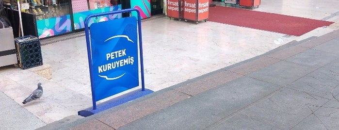 Watsons is one of สถานที่ที่ Şule ถูกใจ.