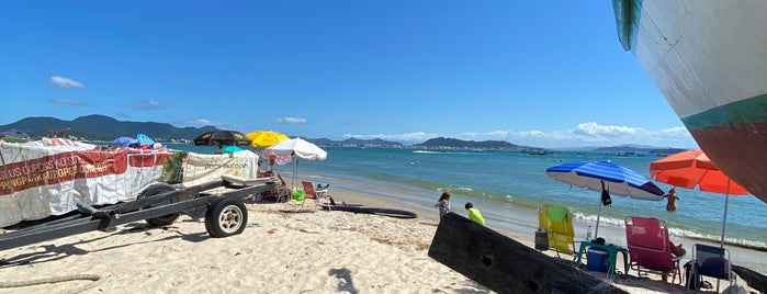 Praia de Ponta das Canas is one of Places.