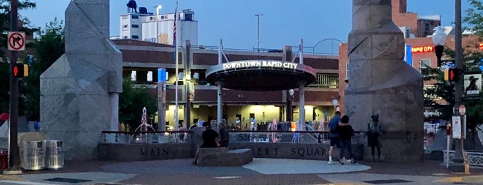 Downtown Rapid City (DTRC) is one of Locais curtidos por Lizzie.