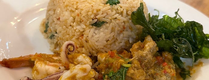 Mae Sri Ruen is one of Favorite Food.
