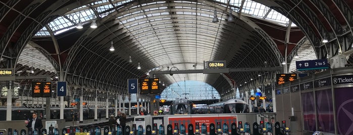 London Paddington Railway Station (PAD) is one of LUGARES.