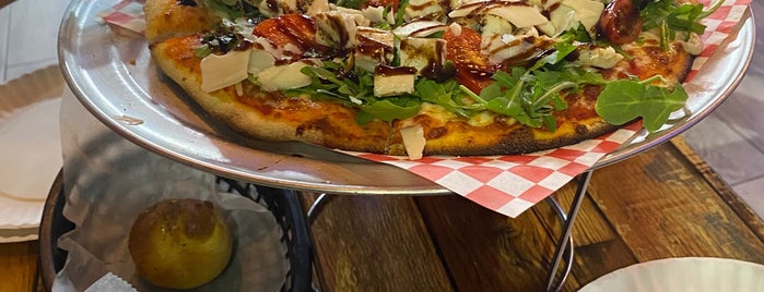 Pizzillo Pizza is one of Gespeicherte Orte von Stephanie.