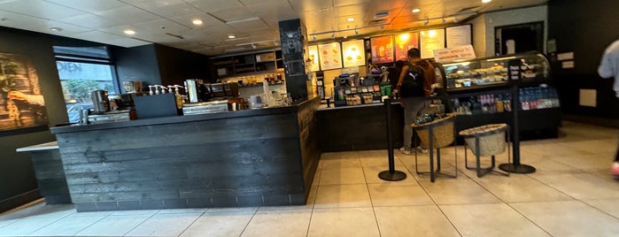 Starbucks is one of Orte, die Spenser gefallen.