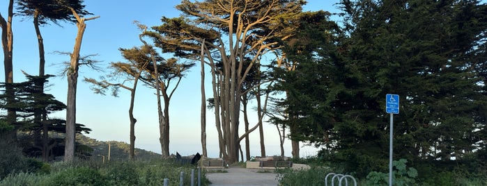 Sutro Heights Park is one of California.