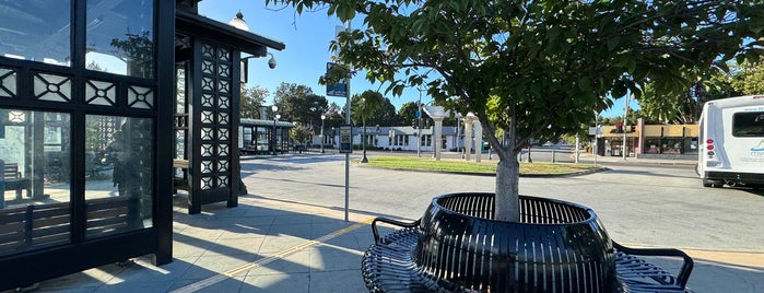 Mountain View VTA Light Rail Station is one of Commute.