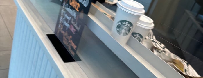 Starbucks Reserve is one of Lugares favoritos de Chris.