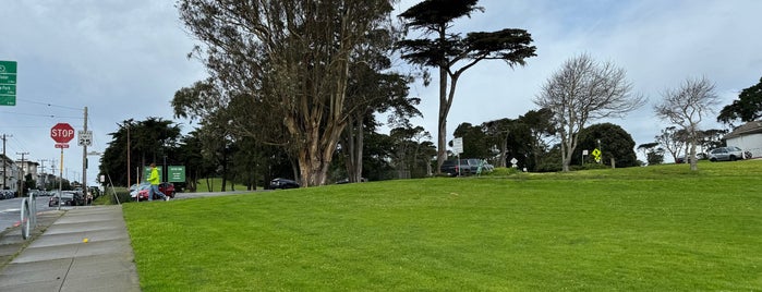 Lincoln Park Golf Course is one of Thomas'ın Beğendiği Mekanlar.