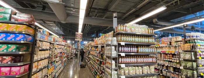 Whole Foods Market is one of สถานที่ที่บันทึกไว้ของ kazahel.