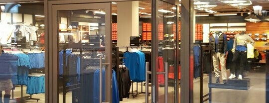 Nike Outlet is one of Даринаさんのお気に入りスポット.