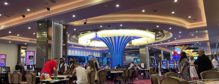 Acapulco Casino is one of hakan : понравившиеся места.