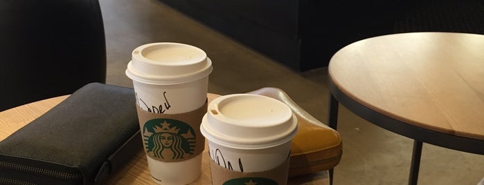 Starbucks is one of สถานที่ที่ Алексей ถูกใจ.