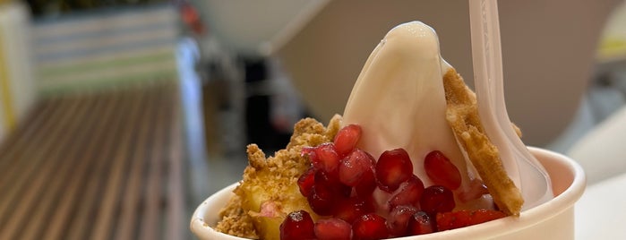 Pinkberry is one of Hajar : понравившиеся места.