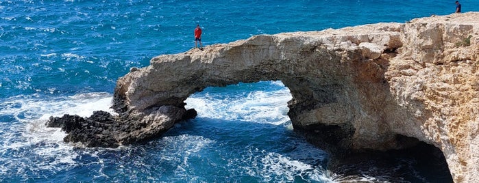 Love Bridge is one of Lieux qui ont plu à Anya.