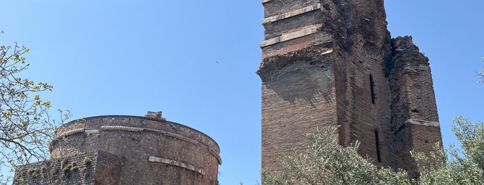 Kızıl Avlu Basilica Bergama is one of Antik kentler ve  müzeleri.