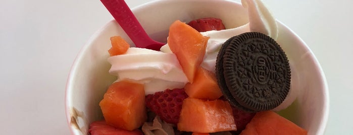 Tutti Frutti Frozen Yogurt is one of Posti che sono piaciuti a Tiffany.