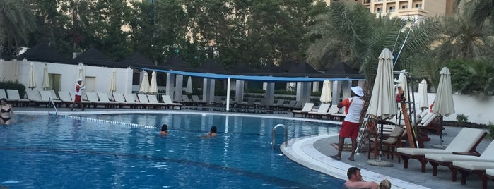 Sheraton Jumeirah Beach Resort is one of Agneishca'nın Beğendiği Mekanlar.