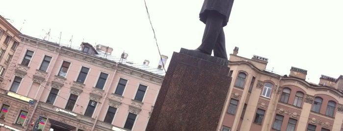 Памятник Добролюбову is one of scornさんのお気に入りスポット.