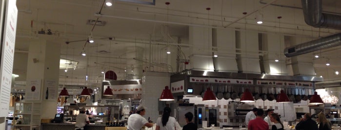 Eataly is one of Lunch Time_Chicago.