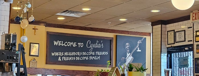 Cyndia's is one of Orte, die Andrea gefallen.
