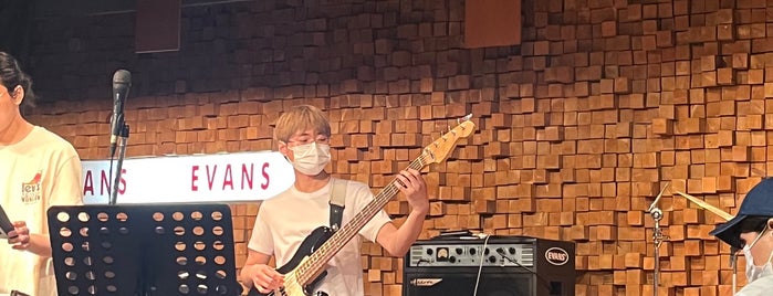 Club Evans is one of 홍대.