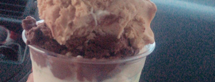Helado Ice Cream is one of Locais curtidos por Bruno.