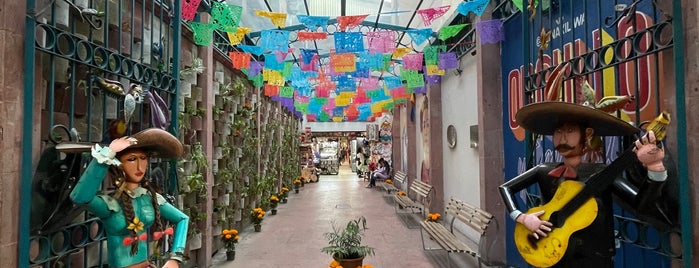 Mercado De Artesanias Insurgente is one of Mexico City.