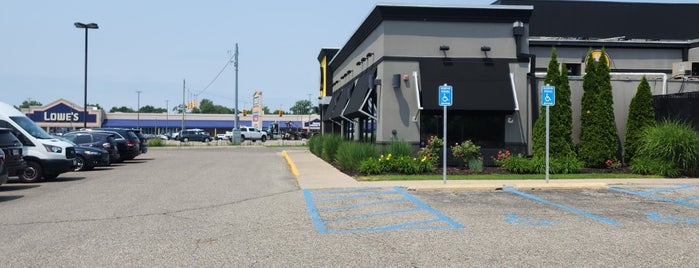 Buffalo Wild Wings is one of Where to drink a good beer.
