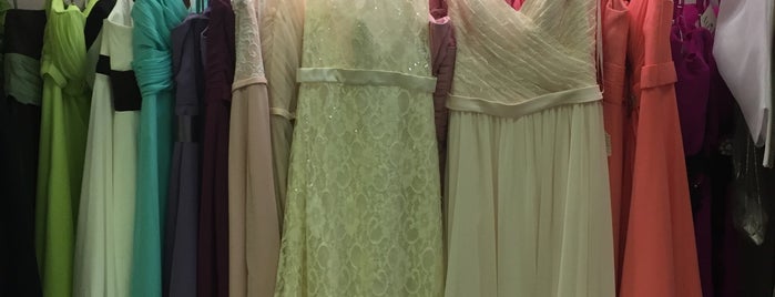 Winona Bridal Boutique is one of Becky : понравившиеся места.