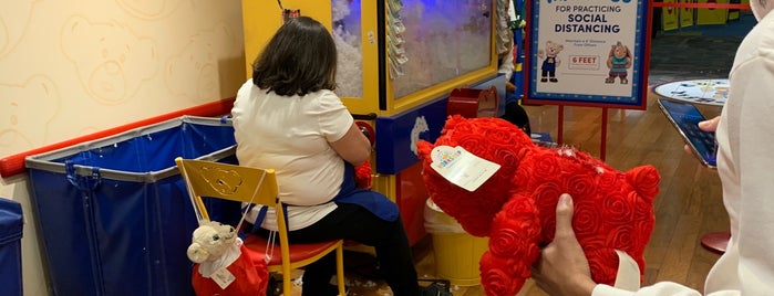 Build-A-Bear Workshop is one of Stores For Me.