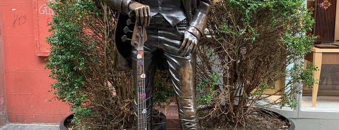Philip P Lynott Statue is one of Locais curtidos por Gustavo.