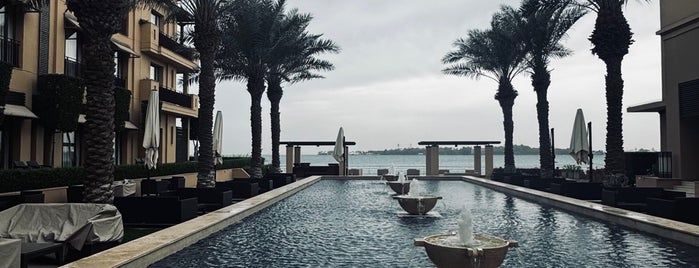 Park Hayatt - The Lounge is one of مقاهي.