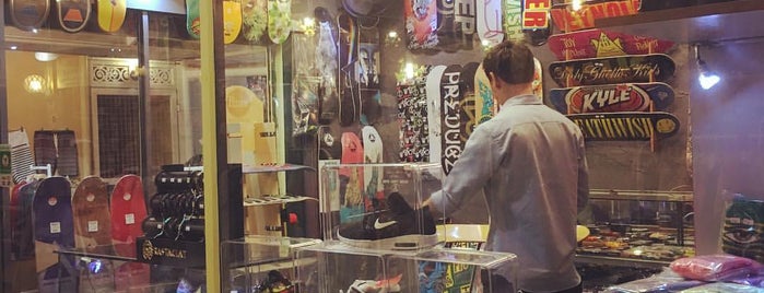 CTwo Skate shop is one of bkk shopping.