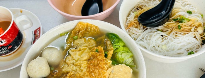 Restaurant Bee Bee Hiong  (联邦味味香酿豆腐) is one of Must-visit Food in Melaka.