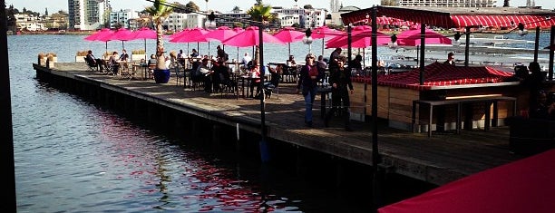 The Lake Chalet Seafood Bar & Grill is one of Oakland.
