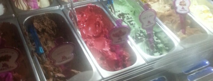 SMOOCH Italian Frozen Yogurt & Gelato is one of Dubai Food 5.