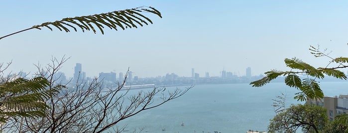 Malabar Hill is one of Mumbai 🕌.
