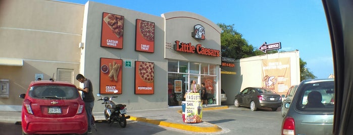 Little Caesars Pizza is one of Lugares favoritos.